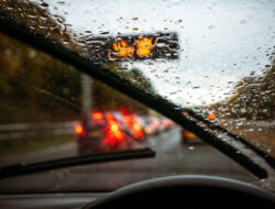 Tips Berkendara di Musim Hujan dengan Aman dan Nyaman