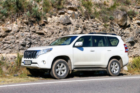 Mobil SUV RWD
