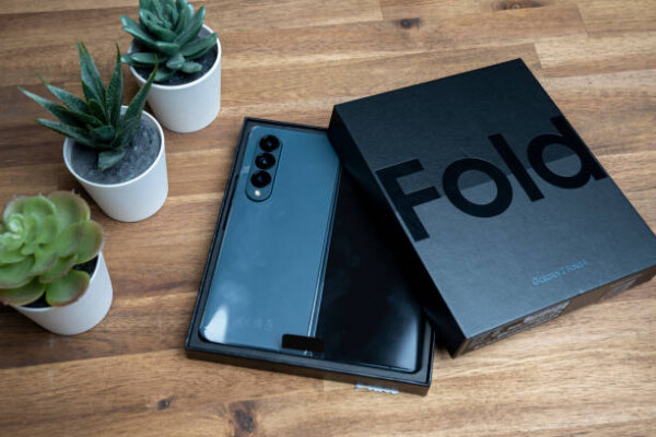 Smartphone Lipat Terbaru Samsung