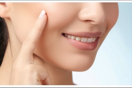 Kedutan di Pipi Kanan Atas