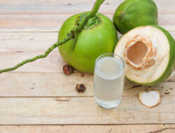 Manfaat dan Nutrisi Alami Air Kelapa yang Menyegarkan