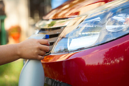 Membersihkan Lampu Mobil
