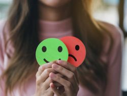 Cara Merawat Kesehatan Mental di Tengah Kesibukan