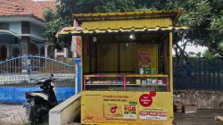 Antara Pulsa dan Profesi: Kisah Zanni, Penjual Pulsa di Pelosok Situbondo yang Tetap Bertahan di Era Digital