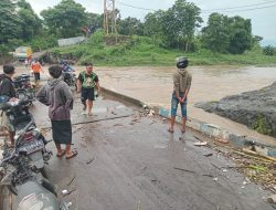 Jembatan Limpas Sliwung Kian Rapuh, Keselamatan Warga Jadi Taruhan