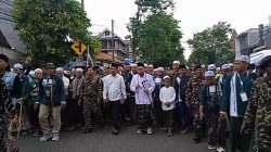 Sambil Berzikir, KHR Ahmad Azaim di Barisan Terdepan Napak Tilas NU Bangkalan–Jombang