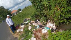 Kapokdar Kamtibmas Situbondo Tinjau Sungai Nyamplong Gebangan yang Tercemar Sampah