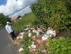 Kapokdar Kamtibmas Situbondo Tinjau Sungai Nyamplong Gebangan yang Tercemar Sampah