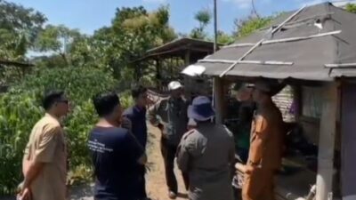 Tiga Tahun Bertahan Sendiri di Gubuk Derita, Camat Kapongan Datangi Langsung Pak Surais di Desa Peleyan